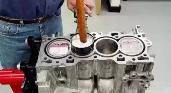 Points for piston assembly during engine overhaul