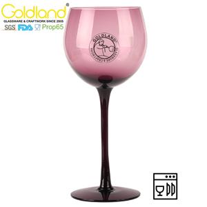 Calice in vetro di vino colorato viola vintage soffiato a mano