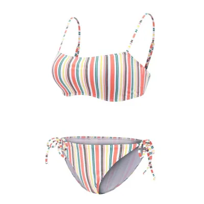 Bikini a due pezzi con top a righe e slip a vita bassa