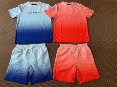 детская футболка и плавки