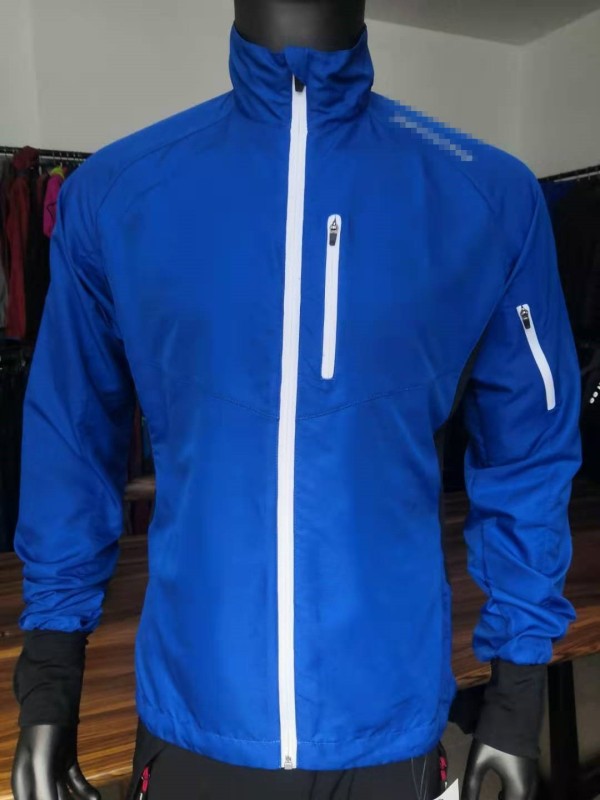 ランニングジャケット