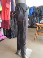 ハイキングパンツ