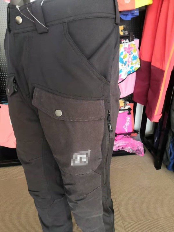 ハイキングパンツ