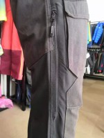 ハイキングパンツ