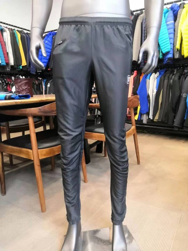 トレーニングパンツ