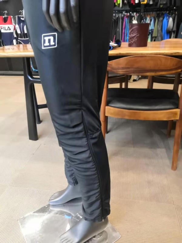 トレーニングパンツ