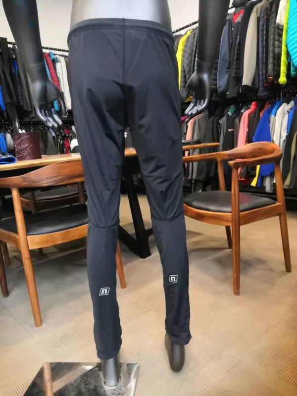 トレーニングパンツ