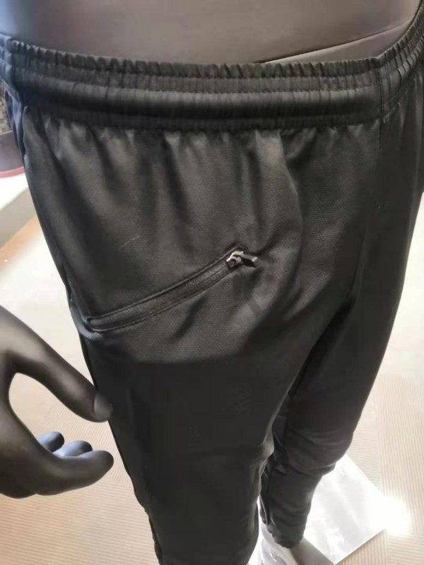 トレーニングパンツ