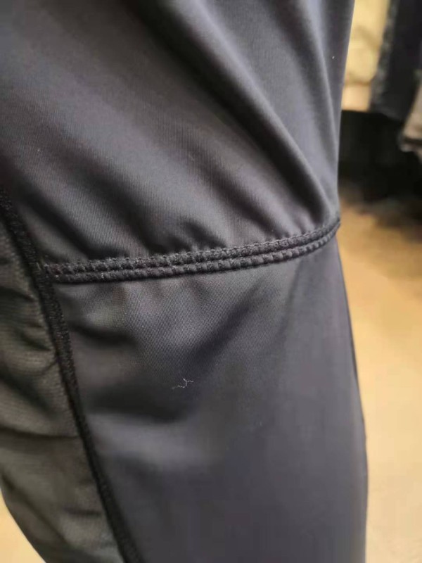 トレーニングパンツ