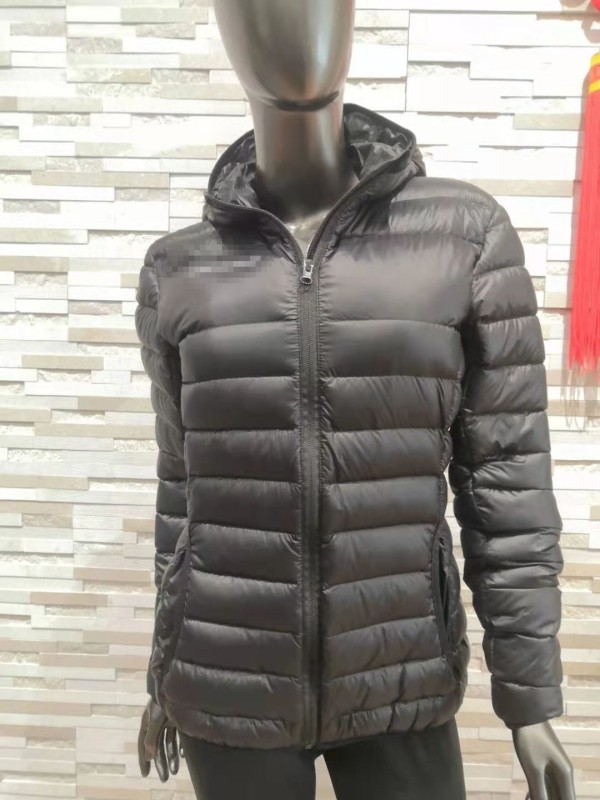 軽く収納可能なふくらんでいるジャケット