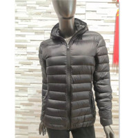 軽く収納可能なふくらんでいるジャケット