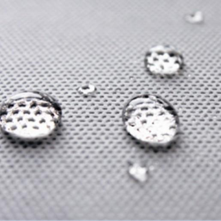 liquid and particles resistant breathable clothing 
