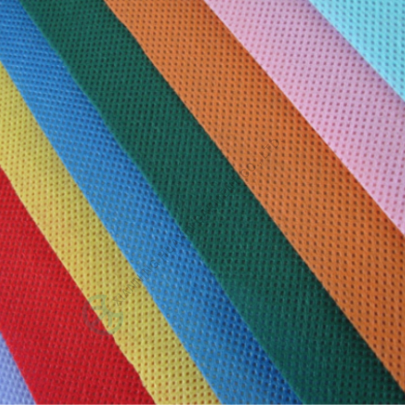 liquid and particles resistant breathable clothing 