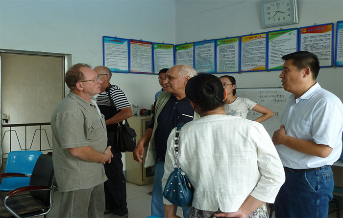 Customers visit the factory1