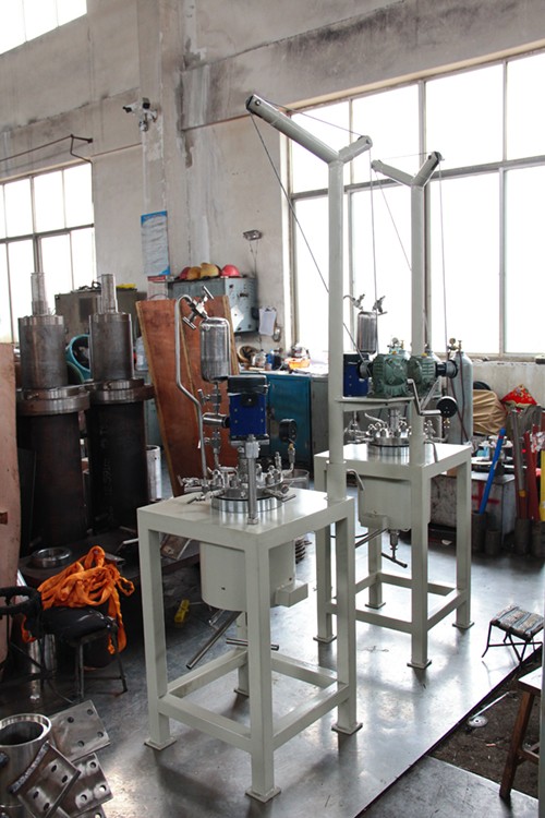 Lieferung an Hunan-Kunden - Pilotreaktor mit Hebevorrichtung