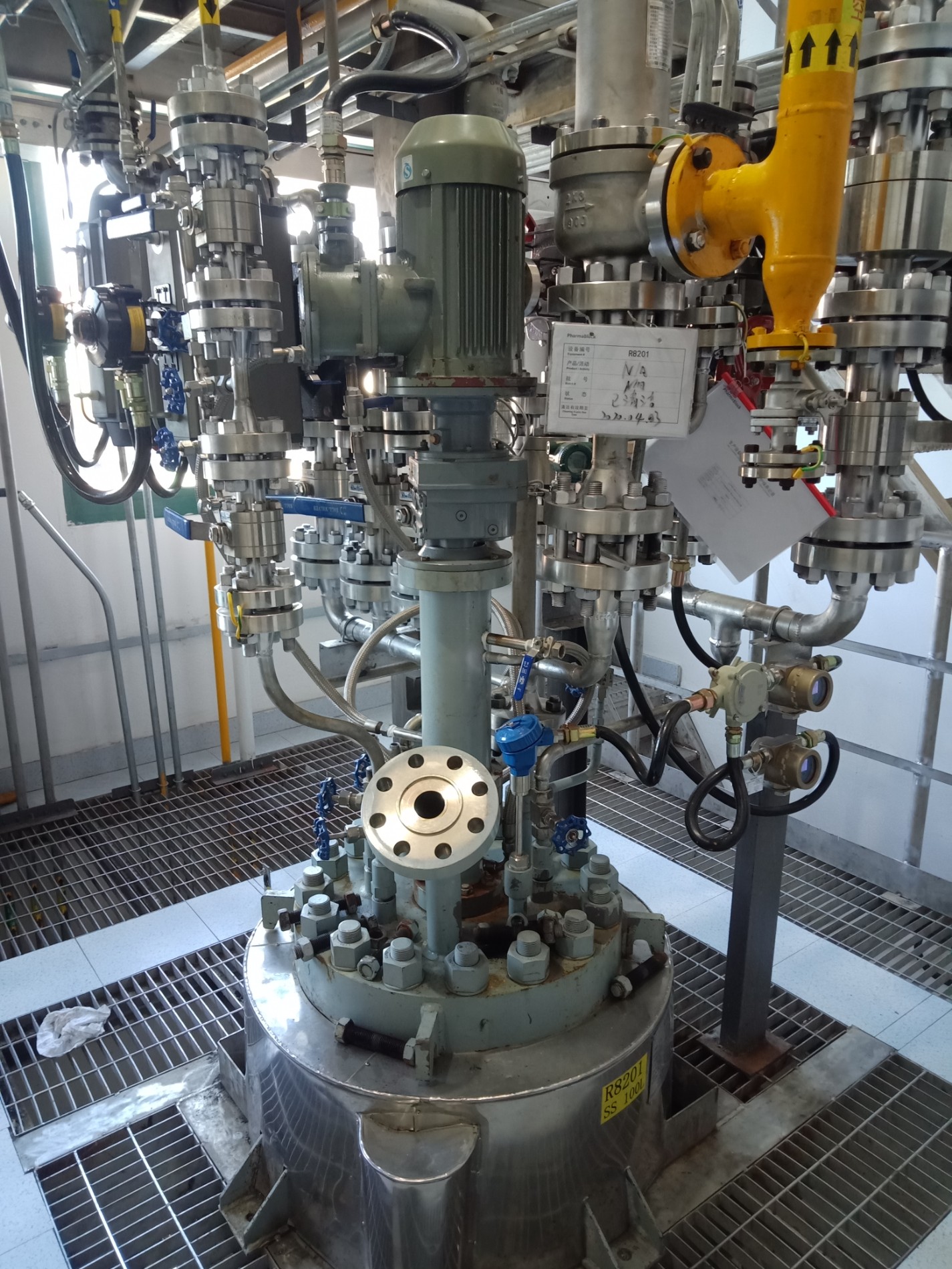 High pressure catalytic hydrogenation reactors for the fine chemicals