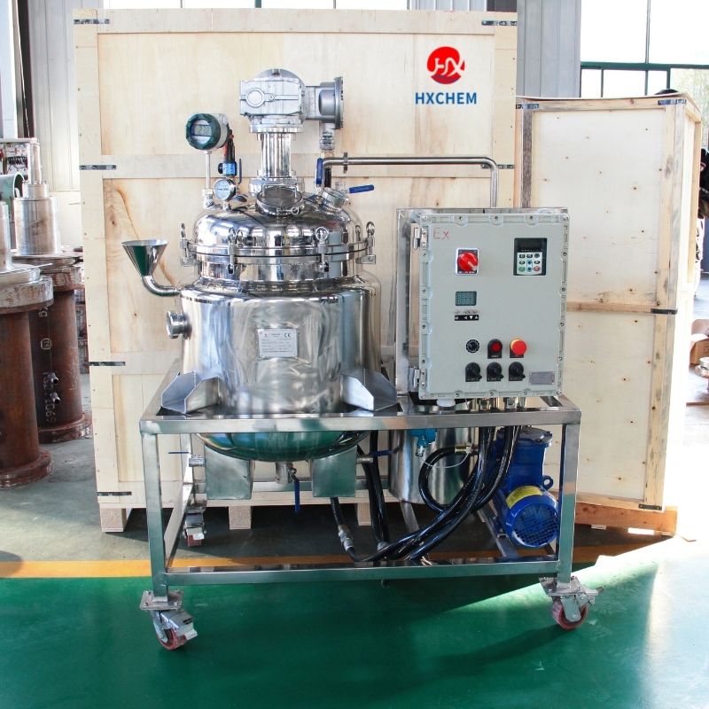 Pristatymas klientui – laboratorinis reaktorius su vakuuminiu siurbliu