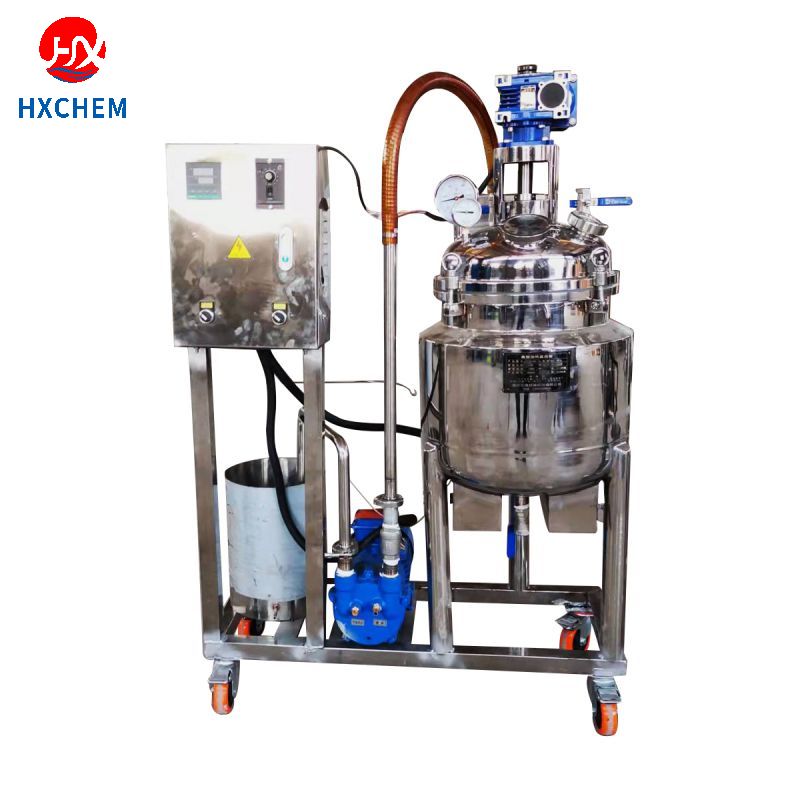 Vacuum distillation tank with vacuum pump