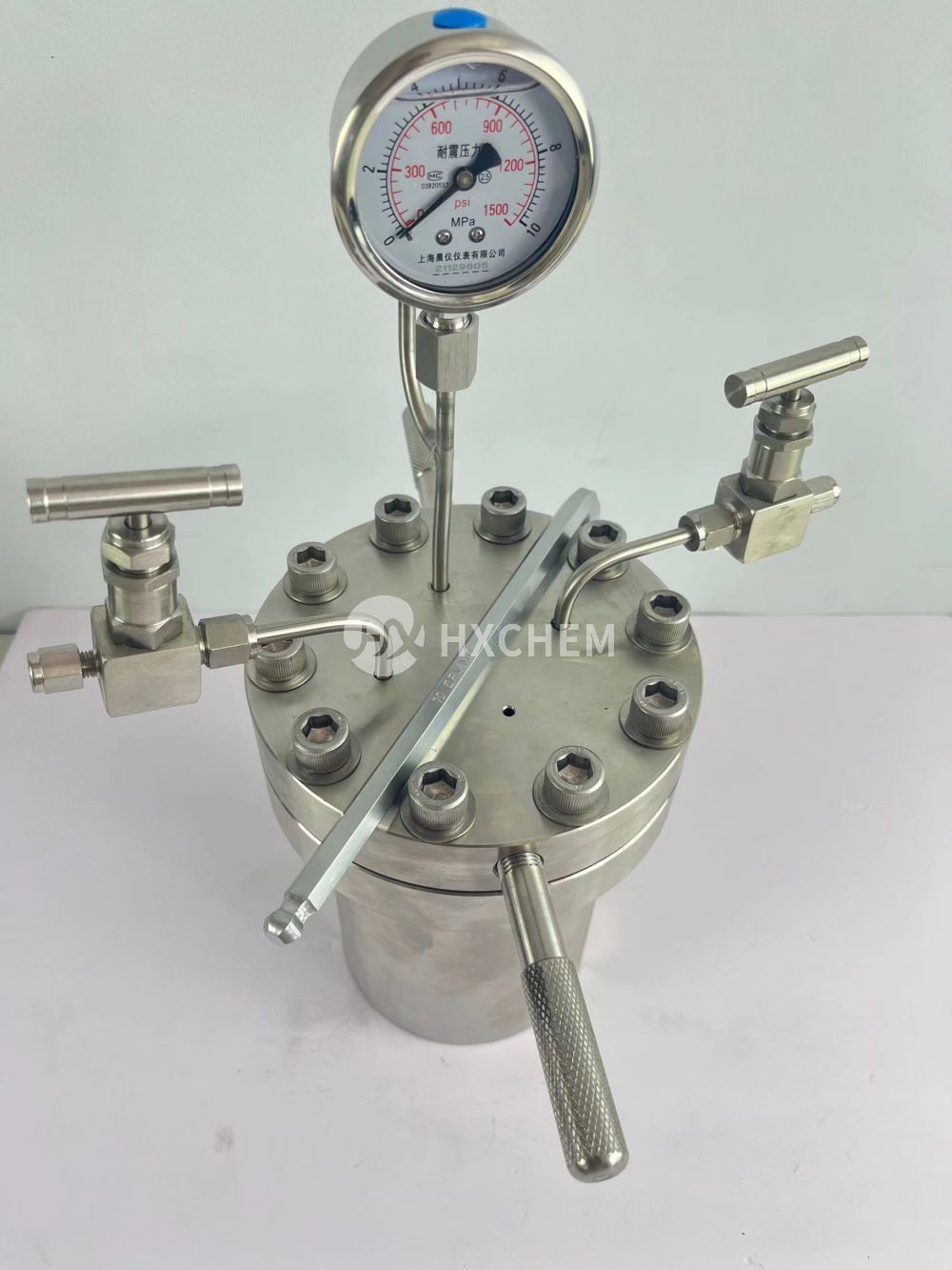 Bench top flange connect laboratory pressure reactor with PTFE liner