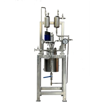 Small pressure reactor with feeding & collecting system