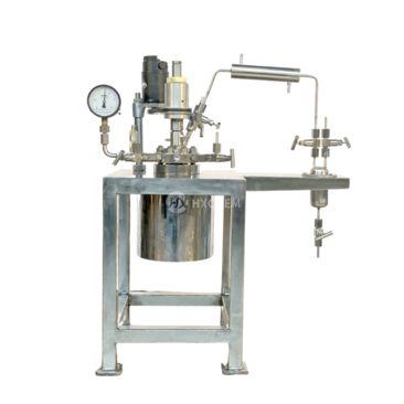 Lab pressure autoclave reactor with external condenser