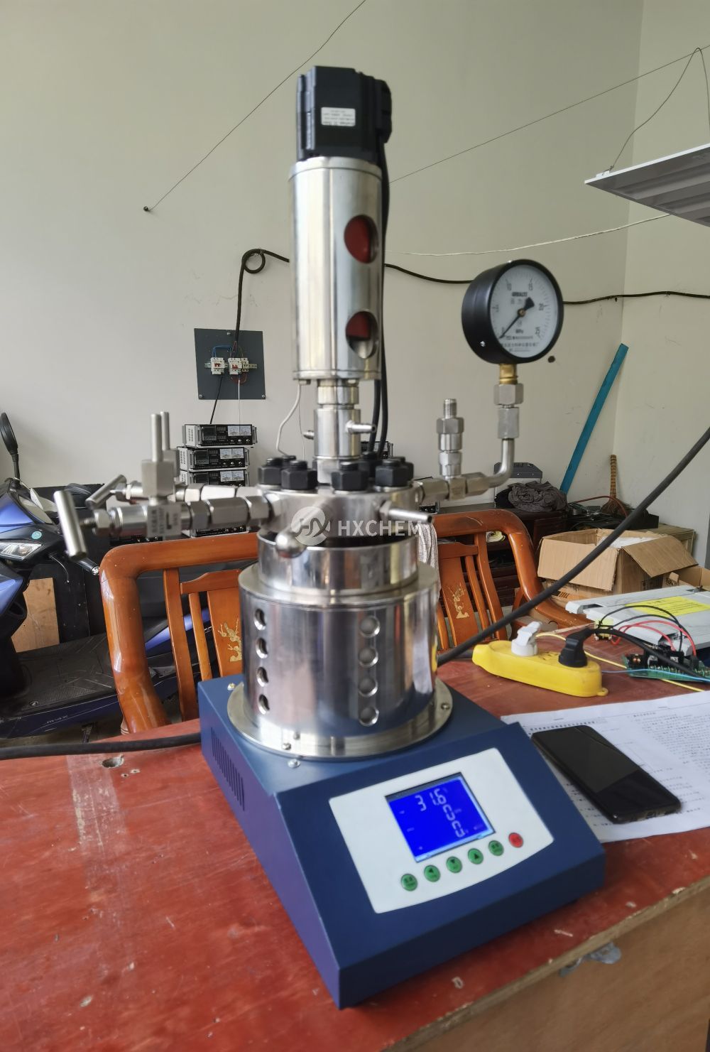 Lab scale pressure reactor
