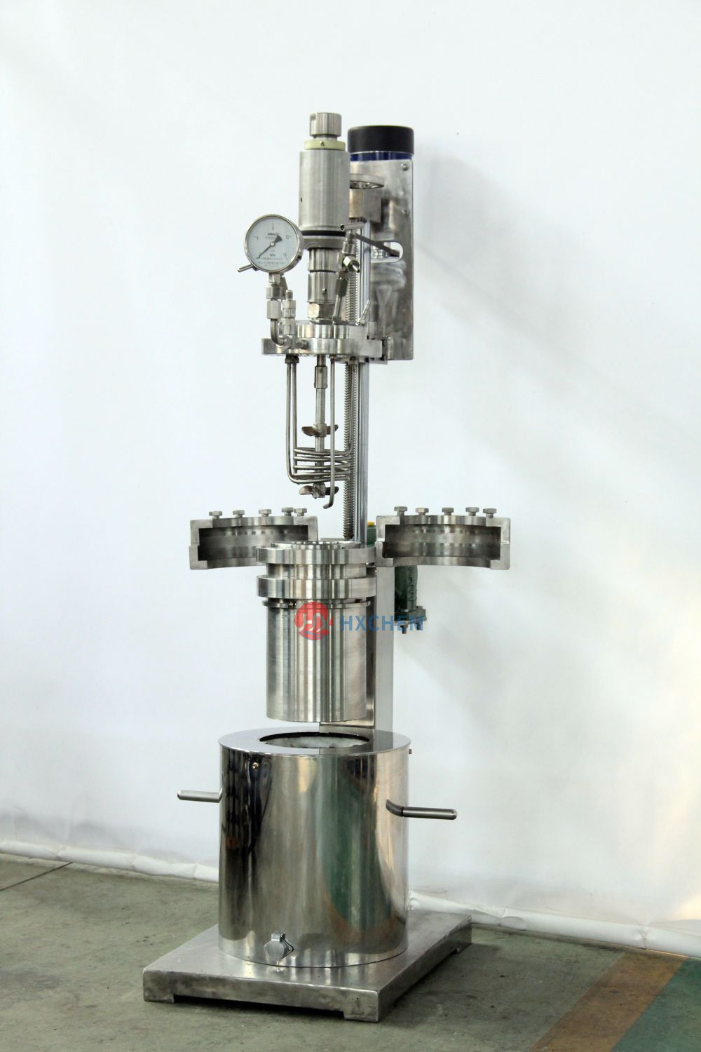 Fast opening lab pressure reactor