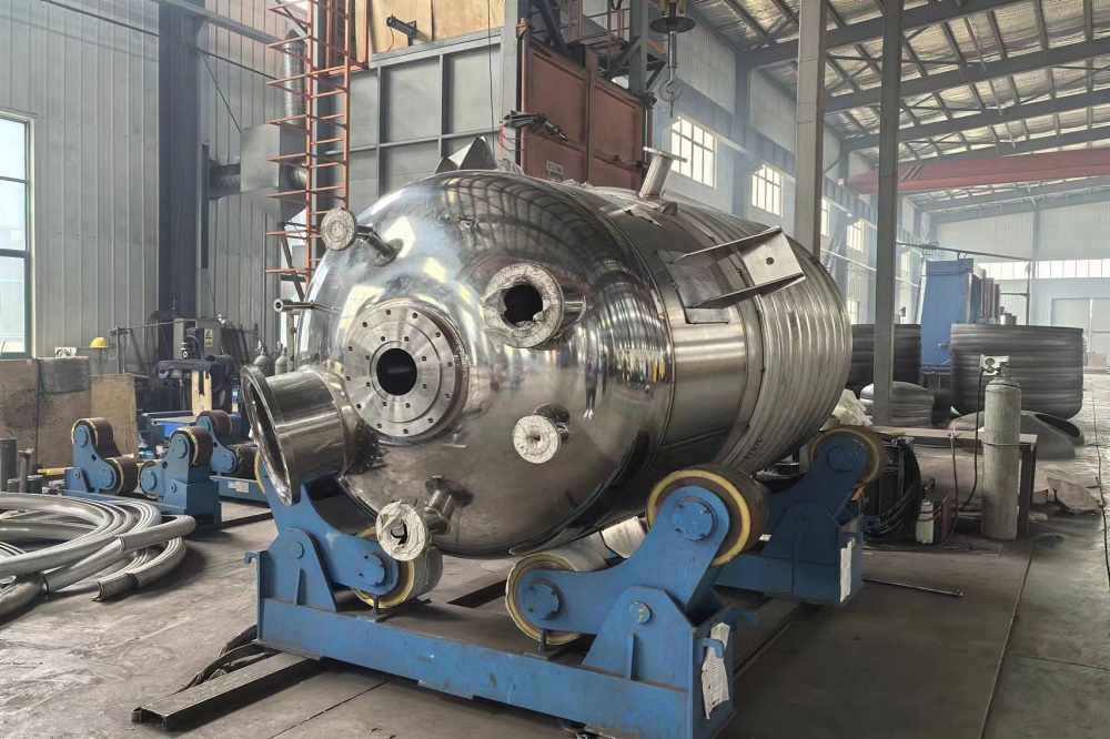 Stainless steel limpet coil reactor