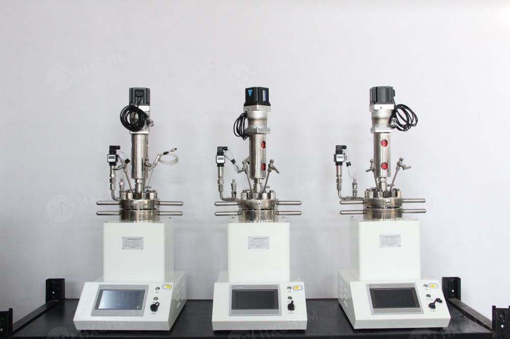 Laboratory bench top pressure reactors