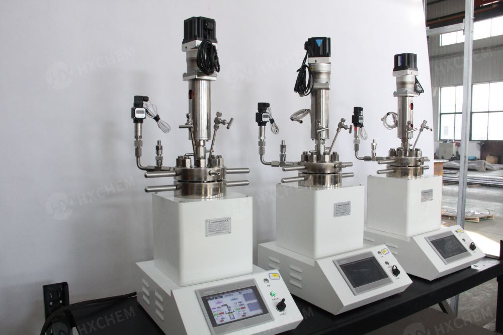 Bench top pressure reactors