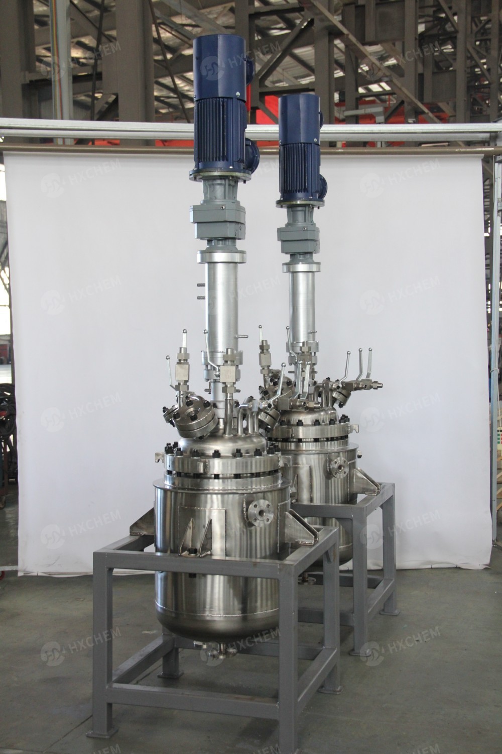 Floor stand pressure reactor