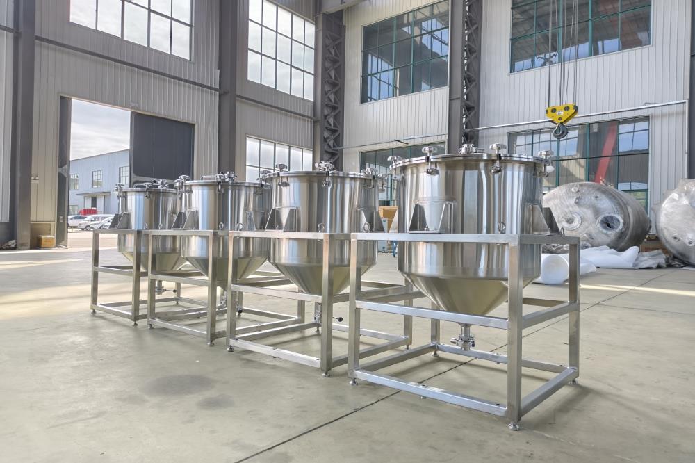 Our Company Successfully Exports 4 Sets of 200L Food-Grade Stainless Steel Storage Tanks to Russia