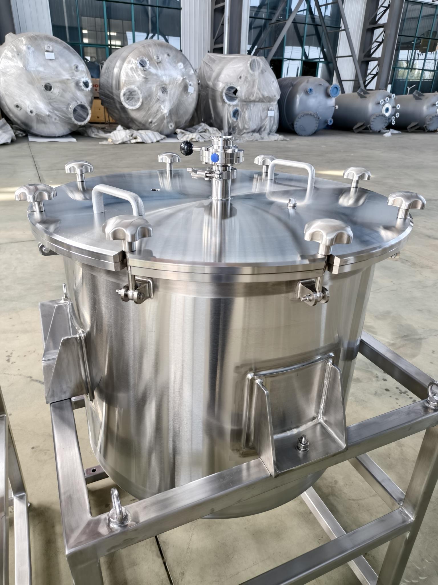 Specific Uses and Application Scenarios of the 200L Food-Grade Stainless Steel Storage Tanks