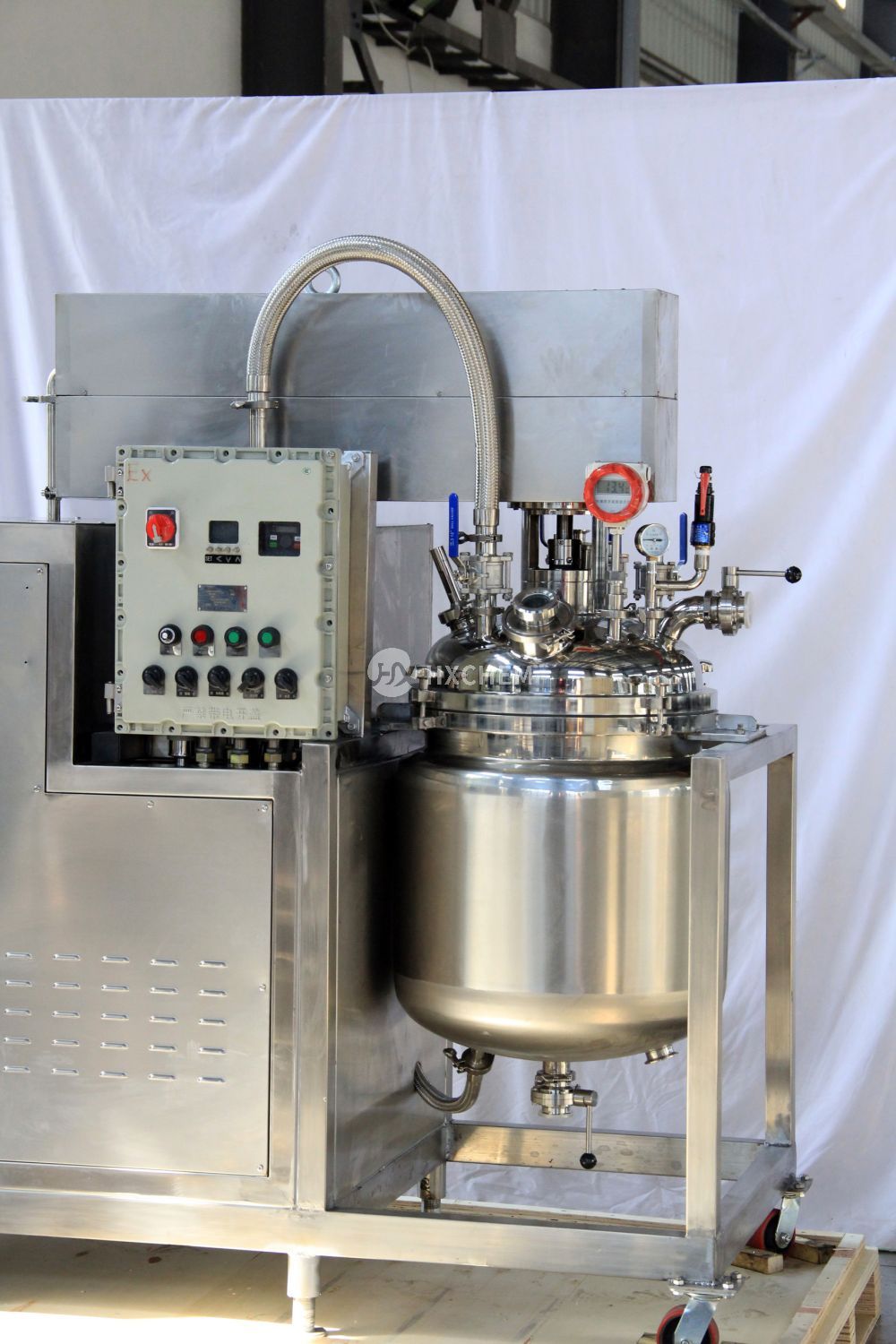 Electric lifting laboratory reactor