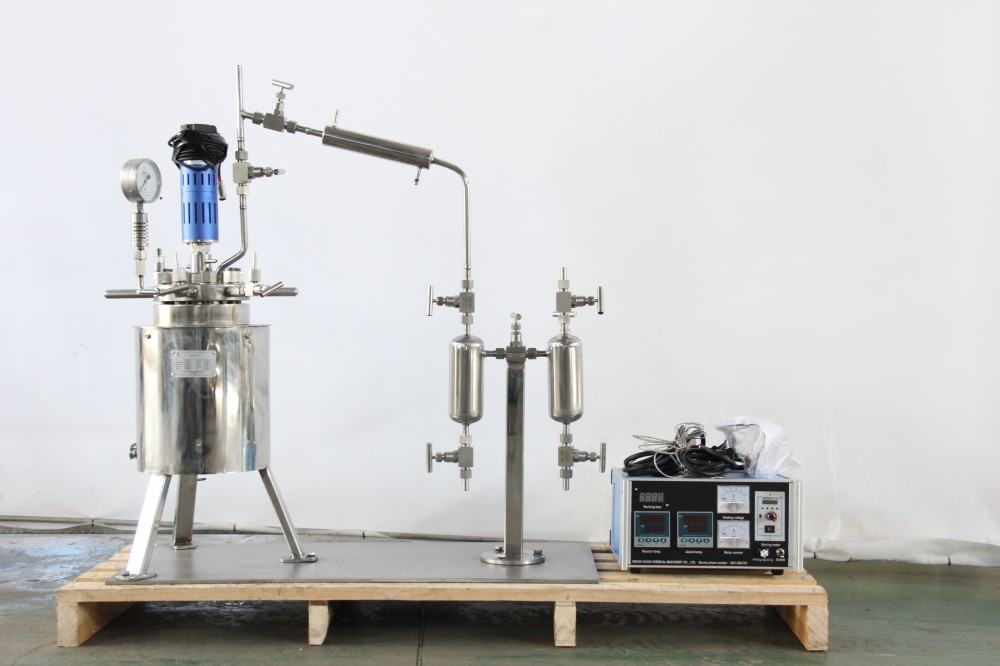 Lab pressure reactor with condenser Lab pressure reactor with condenser