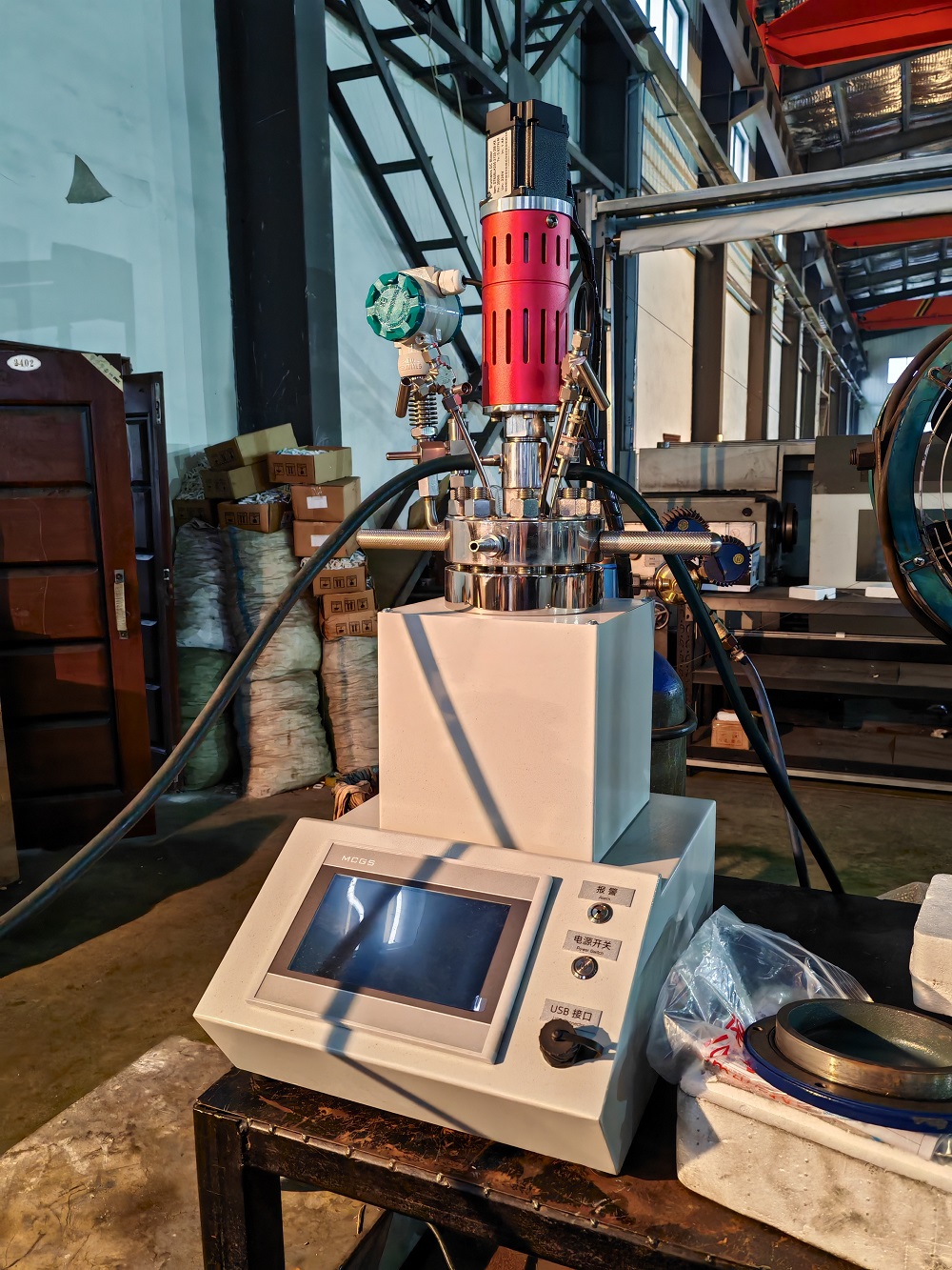 Lab scale pressure reactor