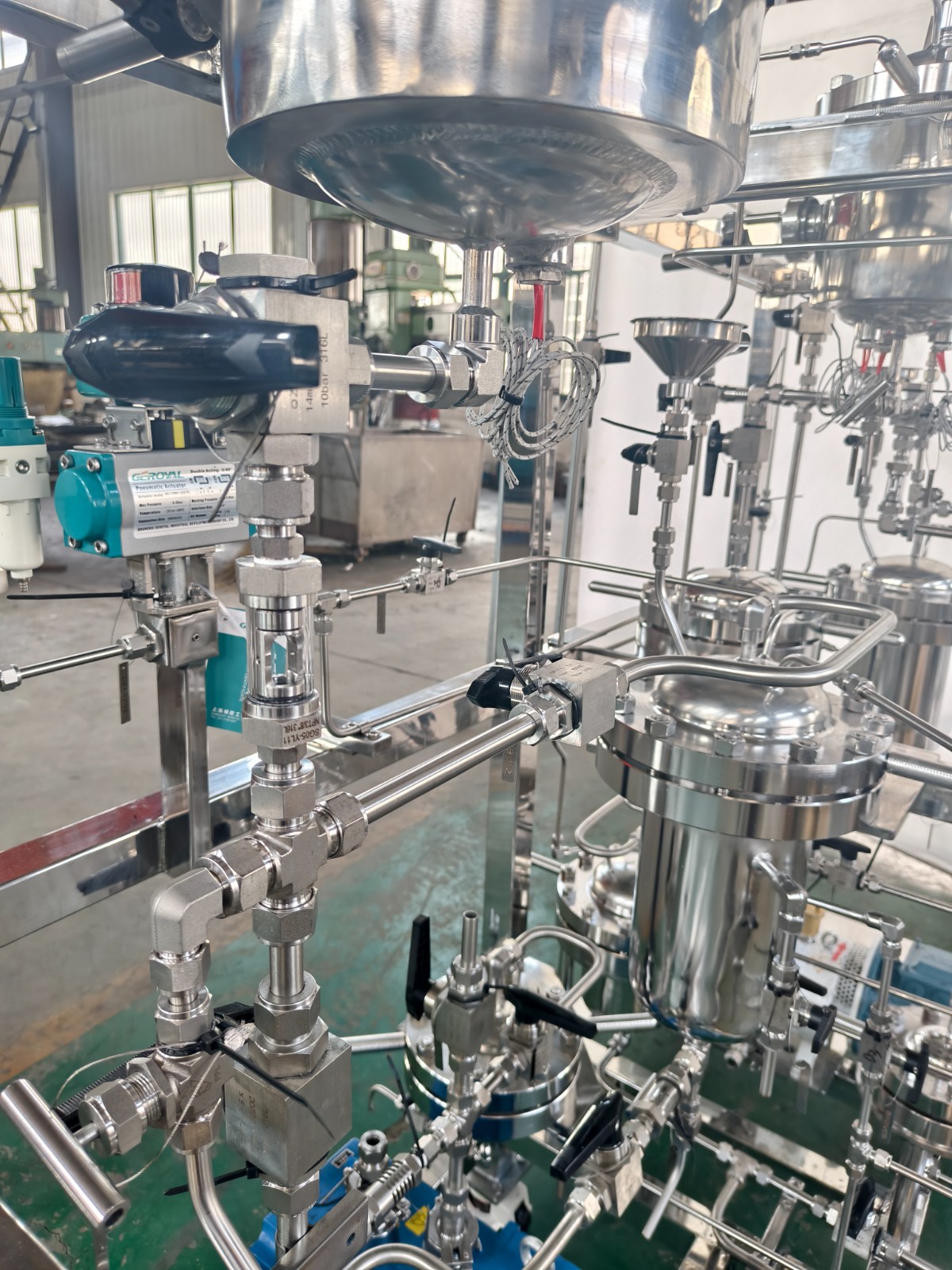 Durable Construction: Built with stainless steel for long-lasting performance.