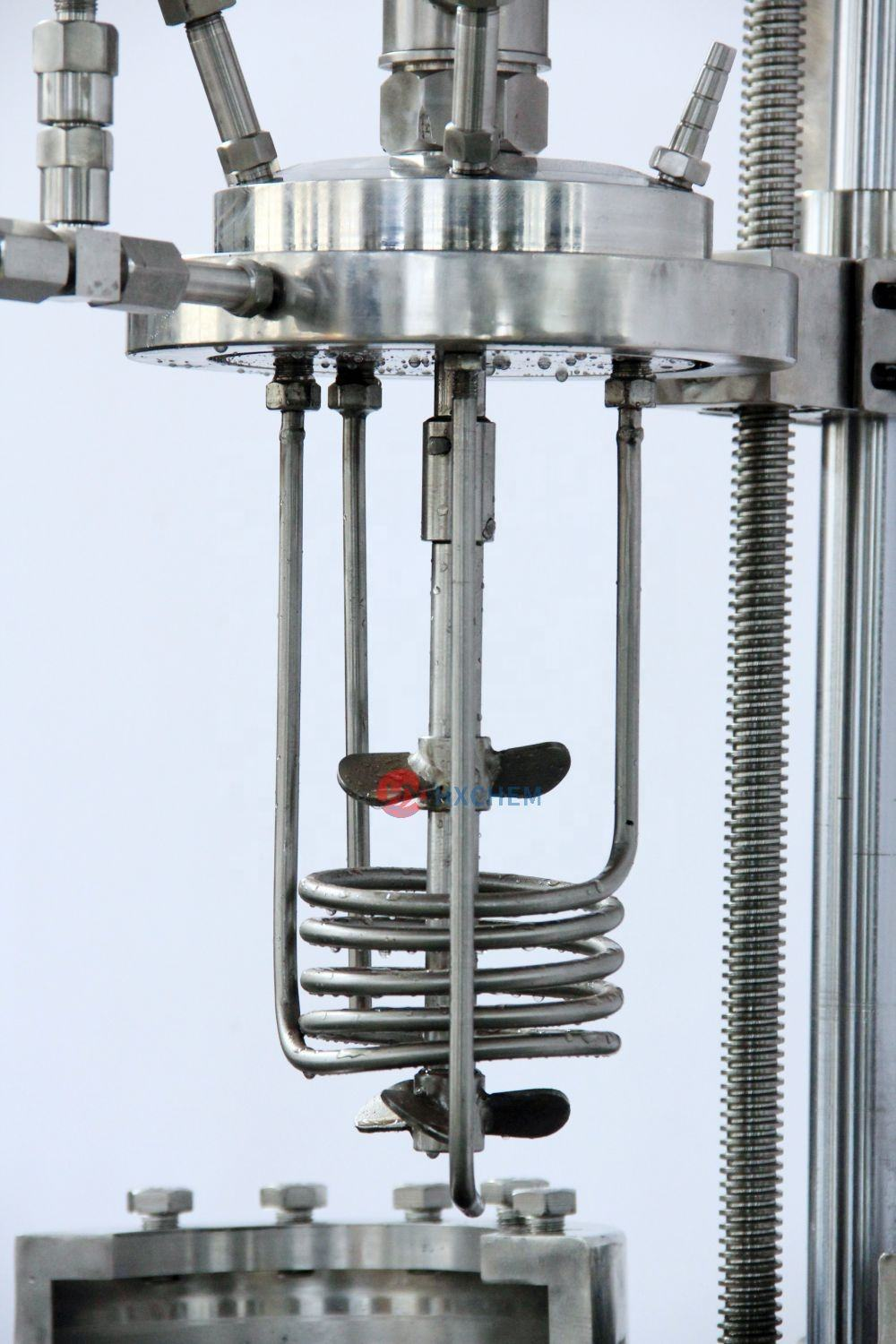 pressure reactor with magnetic stirring paddle