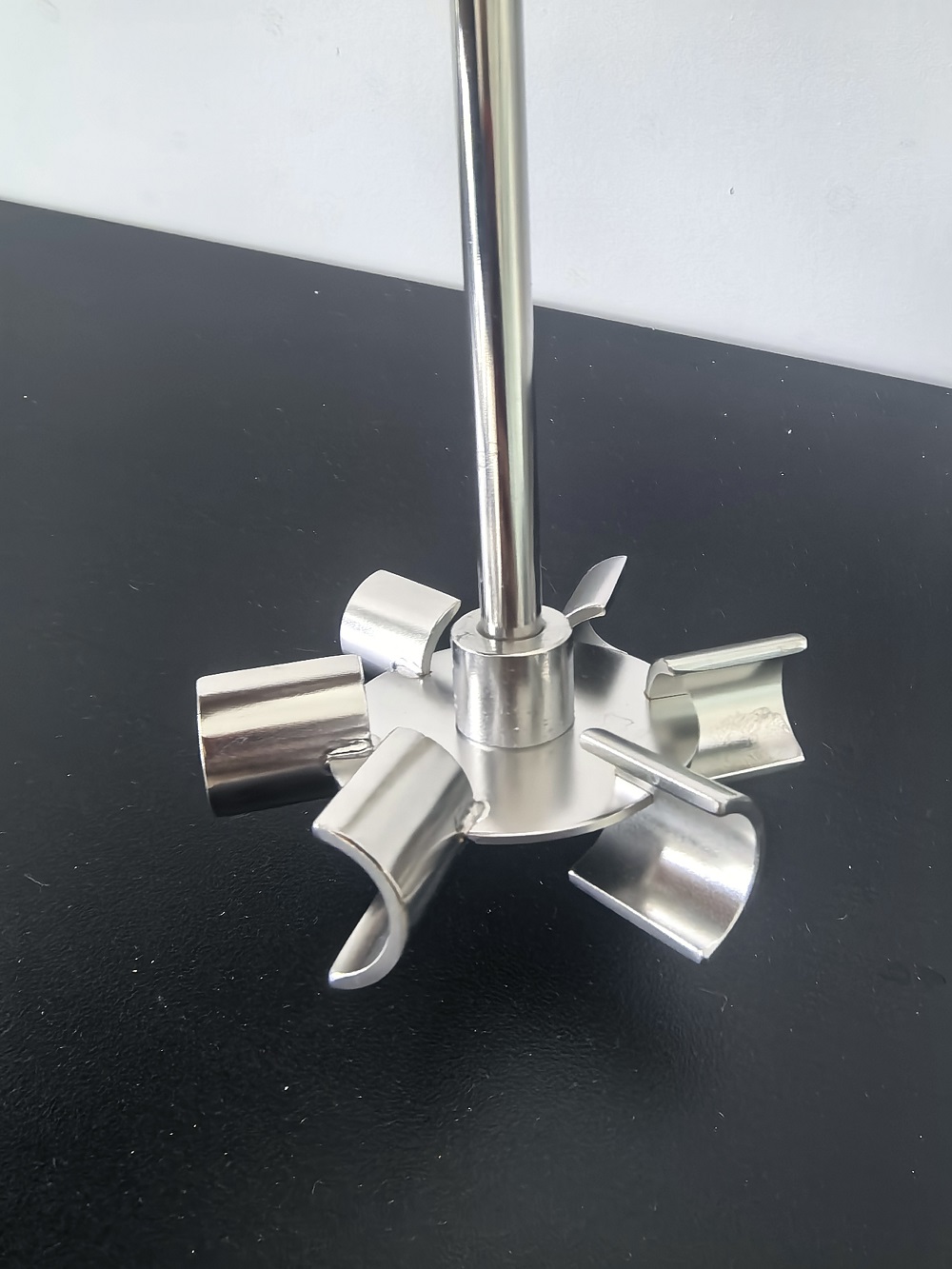 Semicircular blade turbine impeller