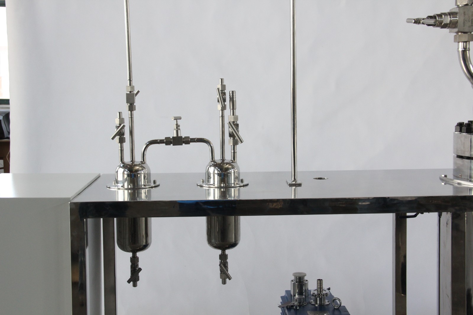 high-pressure distillation reactor system