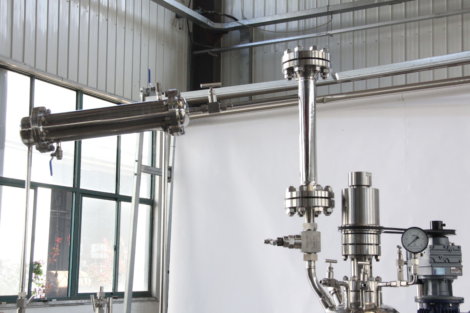 high-pressure distillation reactor system