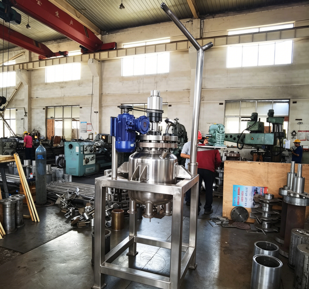 Stirred pressure reactor