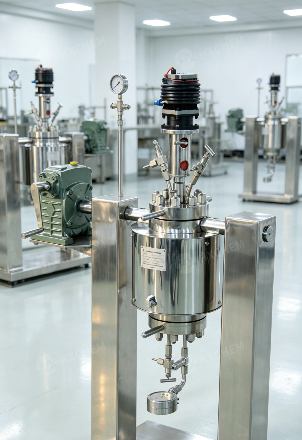 Horizontal pressure reactor