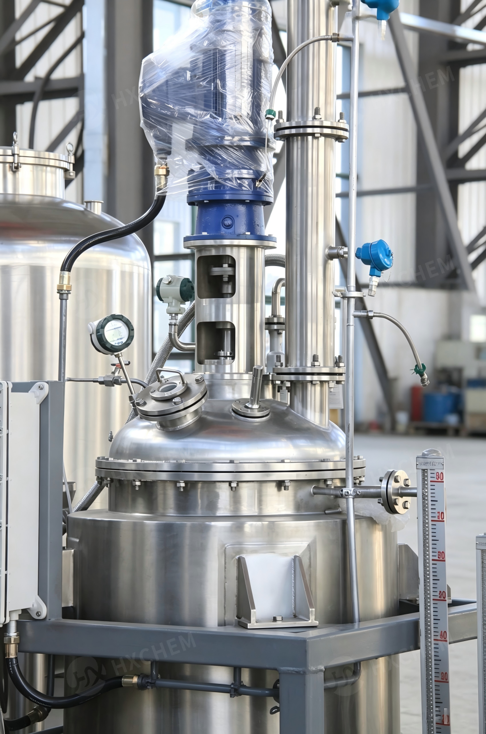Distillation reactors