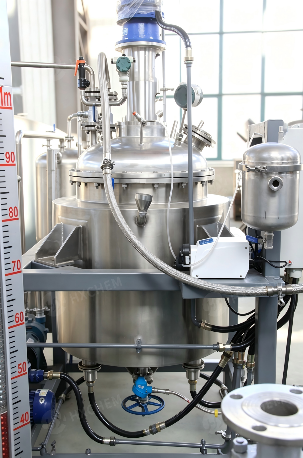 Vacuum distillation plant