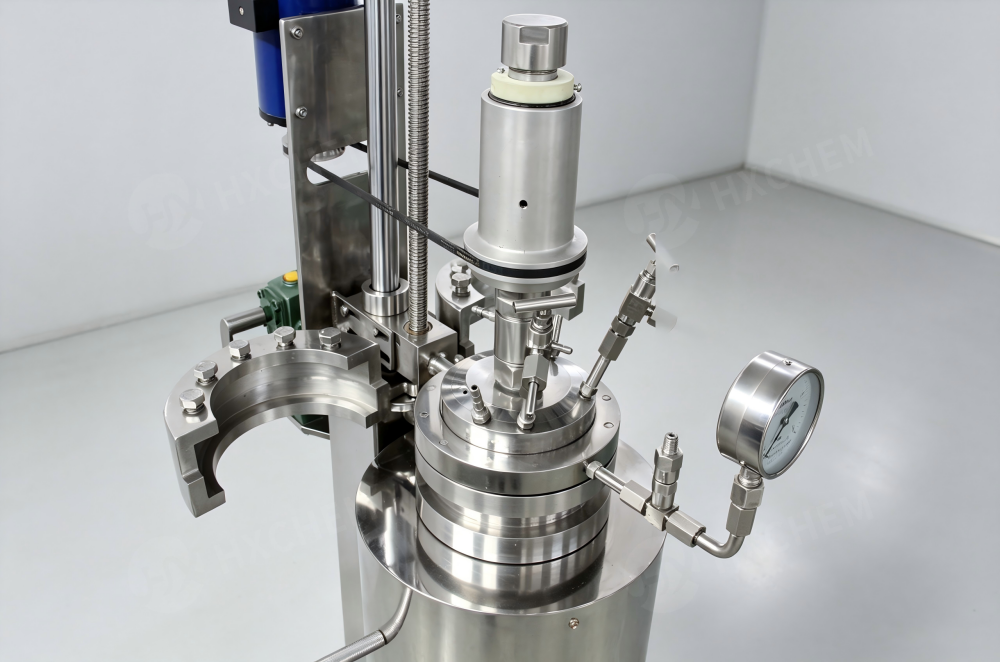 Fast closure lab pressure reactor