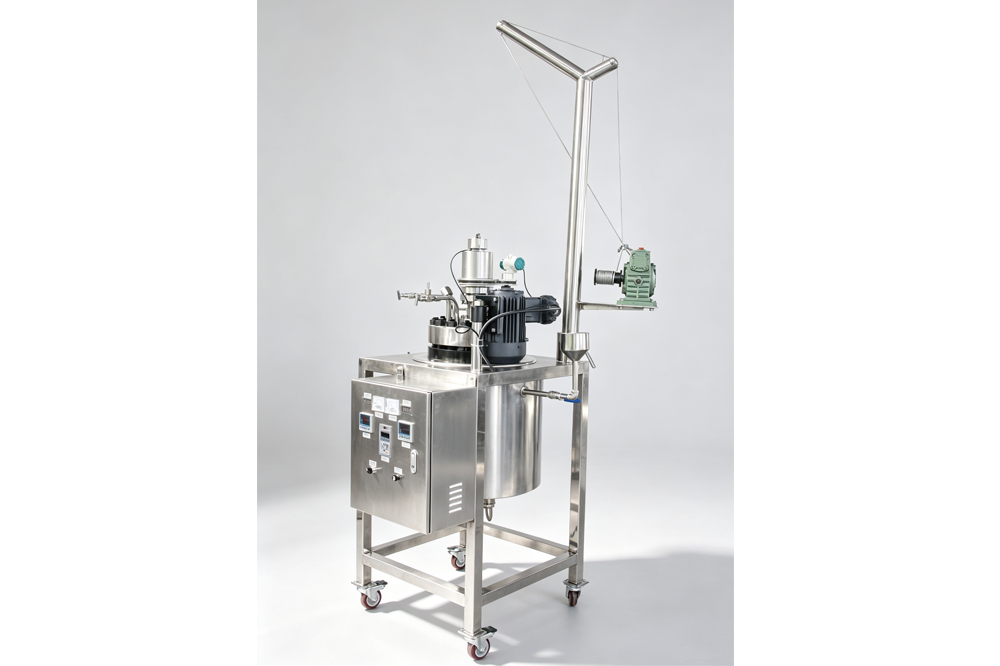 Reactor de presión de acero inoxidable para laboratorio con sistema de elevación eléctrico.