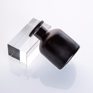 زجاجة عطر سوداء سعة 150 مل