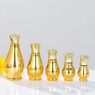 Bottiglia di olio essenziale d'oro