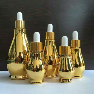 Bottiglia di olio essenziale d'oro